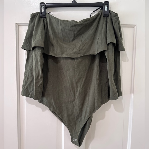 Forever 21 Contemporary off the shoulder ruffle bodysuit women’s - Picture 7 of 10